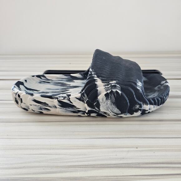 Adidas Originals Adilette 22 Men's Slide Carbon Aluminium Silver Size 6 - Picture 2 of 9